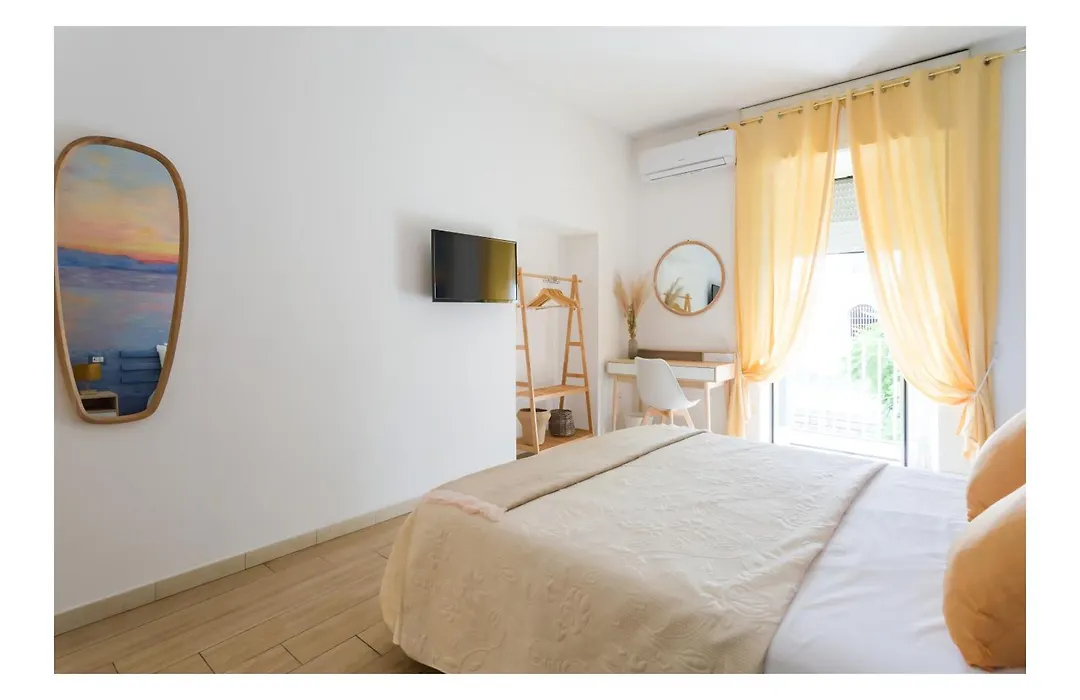 Large Family Apartment Historic Center Naples I Colori Del Golfo-1